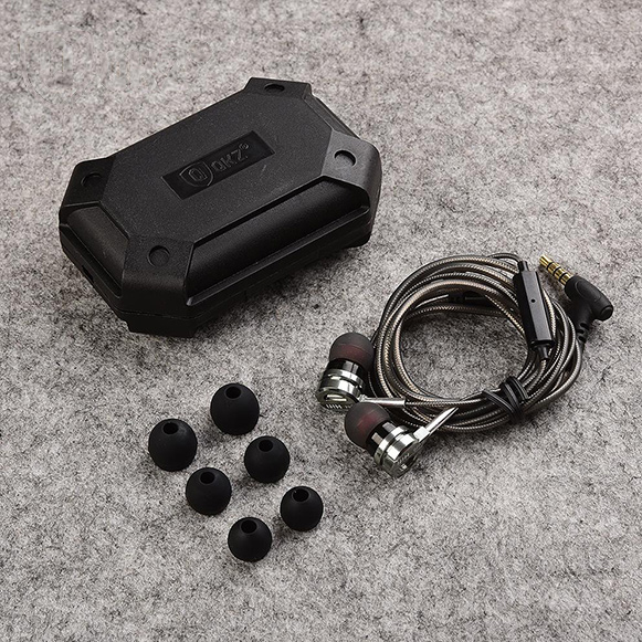 Pěkná krabička Hifi sluchátek do uší QKZ DM9.